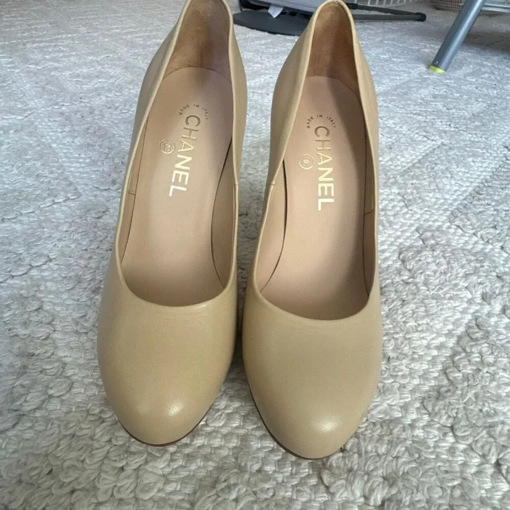 Chanel Beige Leather Heels size 37 new